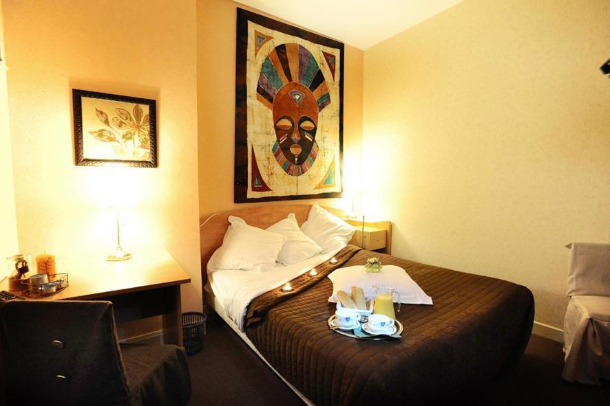Les Negociants Hotel Pontgibaud Habitación foto