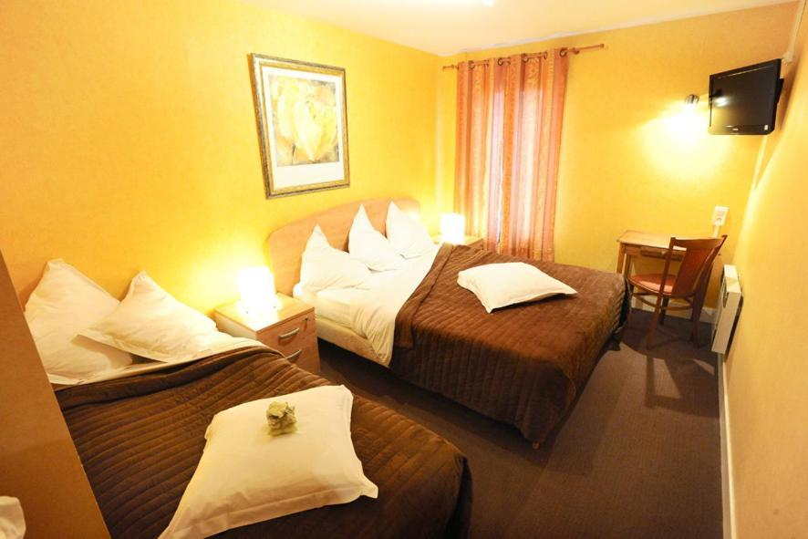 Les Negociants Hotel Pontgibaud Habitación foto